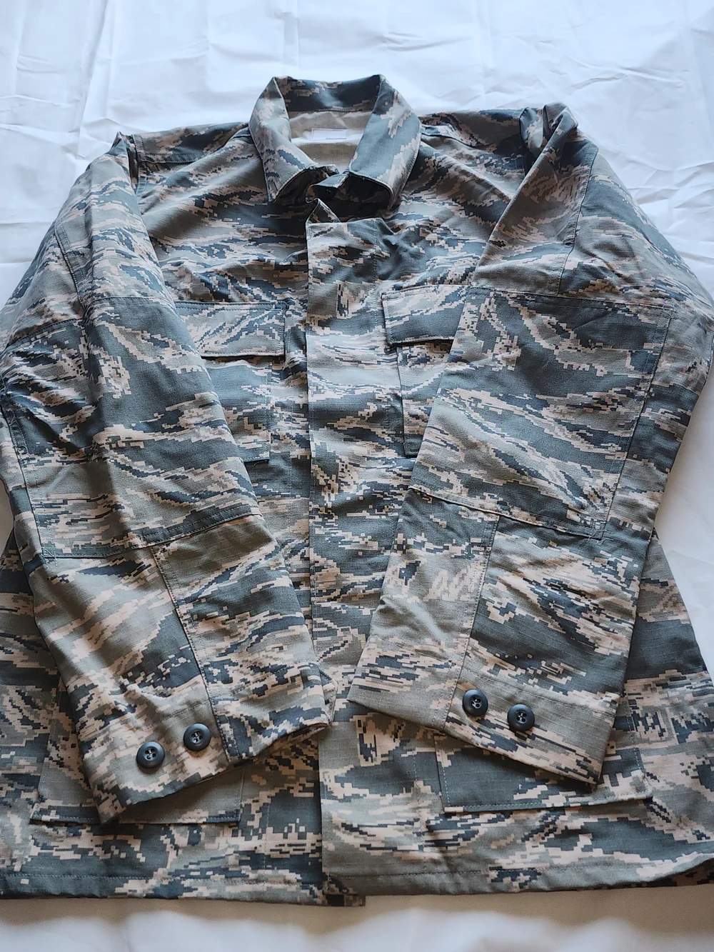 US ARMY Force Utility Camouflage Pattern Coat Men's Size 36L Is Used